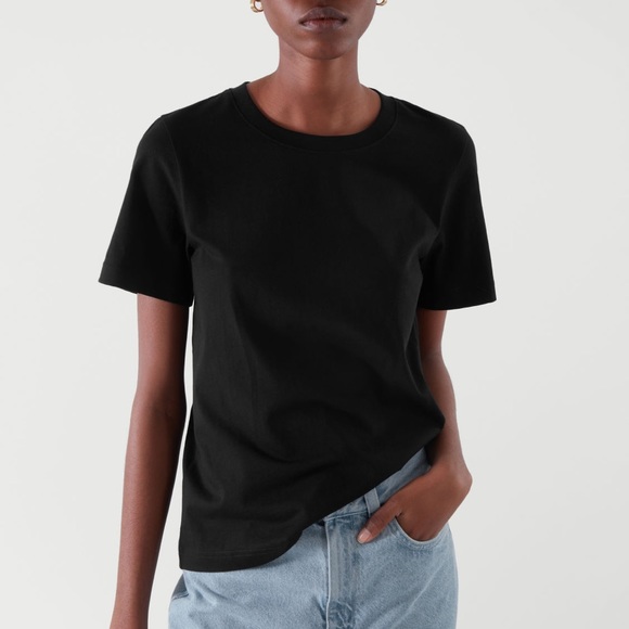 COS Tops - ✨New COS cotton T-shirt in XS 🖤